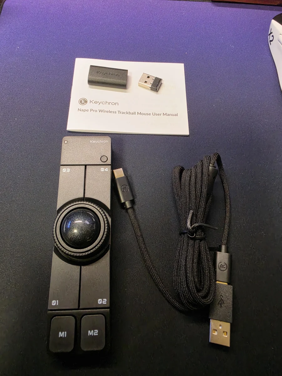 Keychron Nape Pro本体と付属品（USB-Cケーブル・2.4GHzレシーバー・マニュアル）